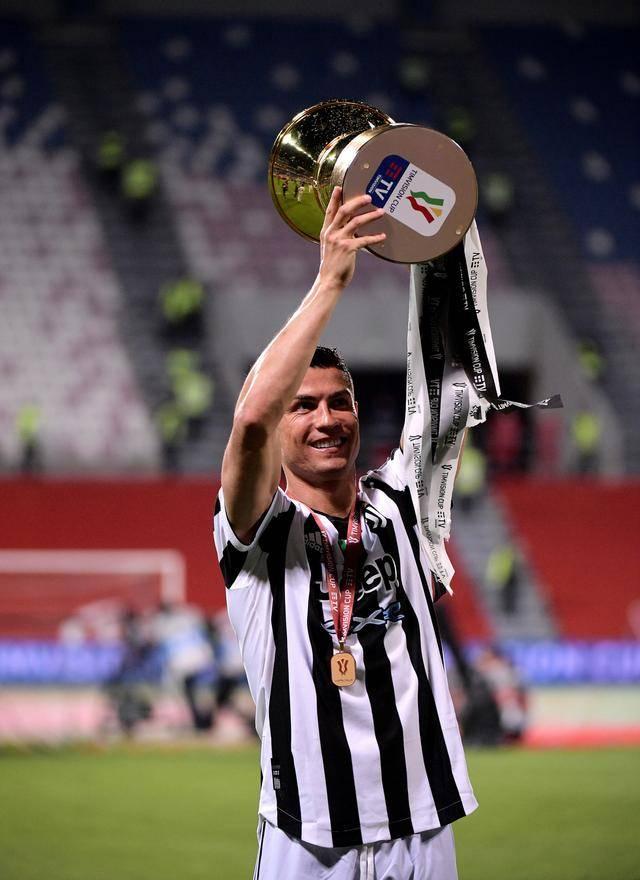 关于意大利球队签下新生力量，引发球迷热议的信息