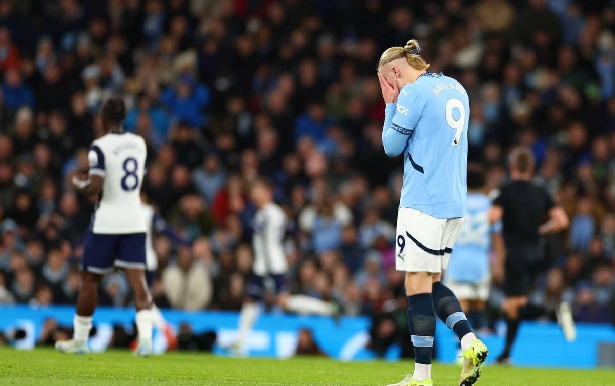 关于曼联遭遇联赛三连败：卡瓦尼梅开二度，索尔斯克亚面临压力的信息