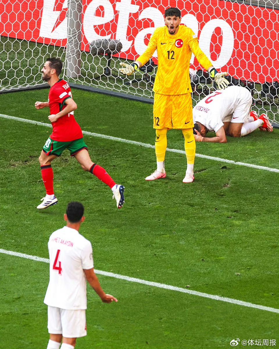 开云体育下载-球队后卫在比赛中展现出色的表现