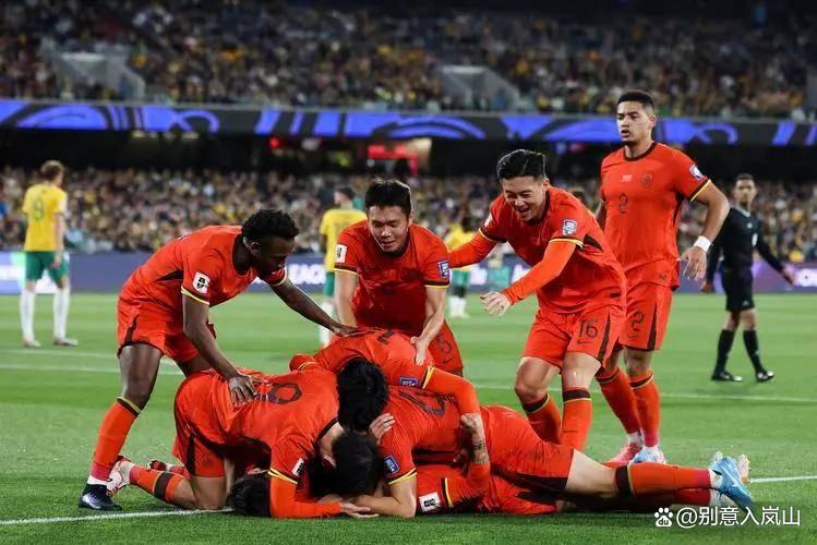 风尚足球赛事高潮迭起，球迷欢呼声不绝于耳的简单介绍