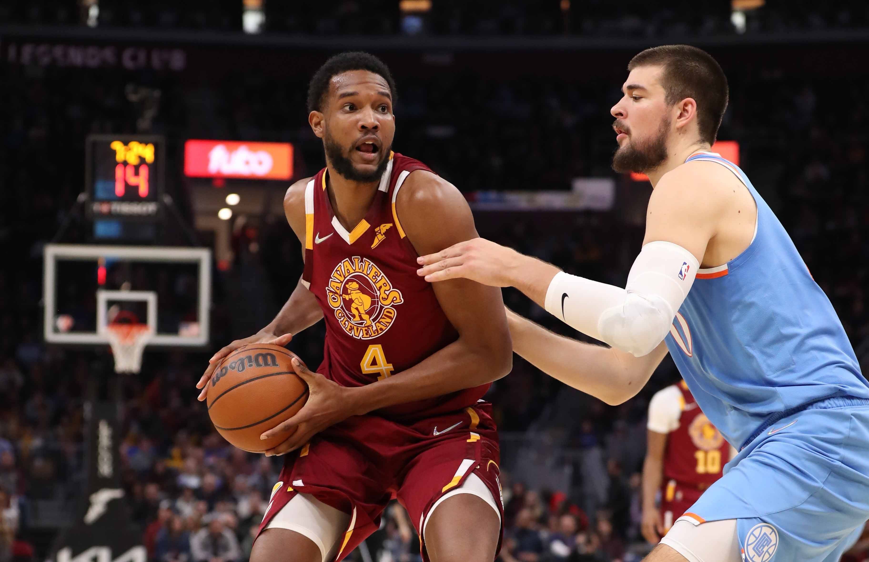 步行者内线双塔成绩斐然，东部战场开创新局面的简单介绍