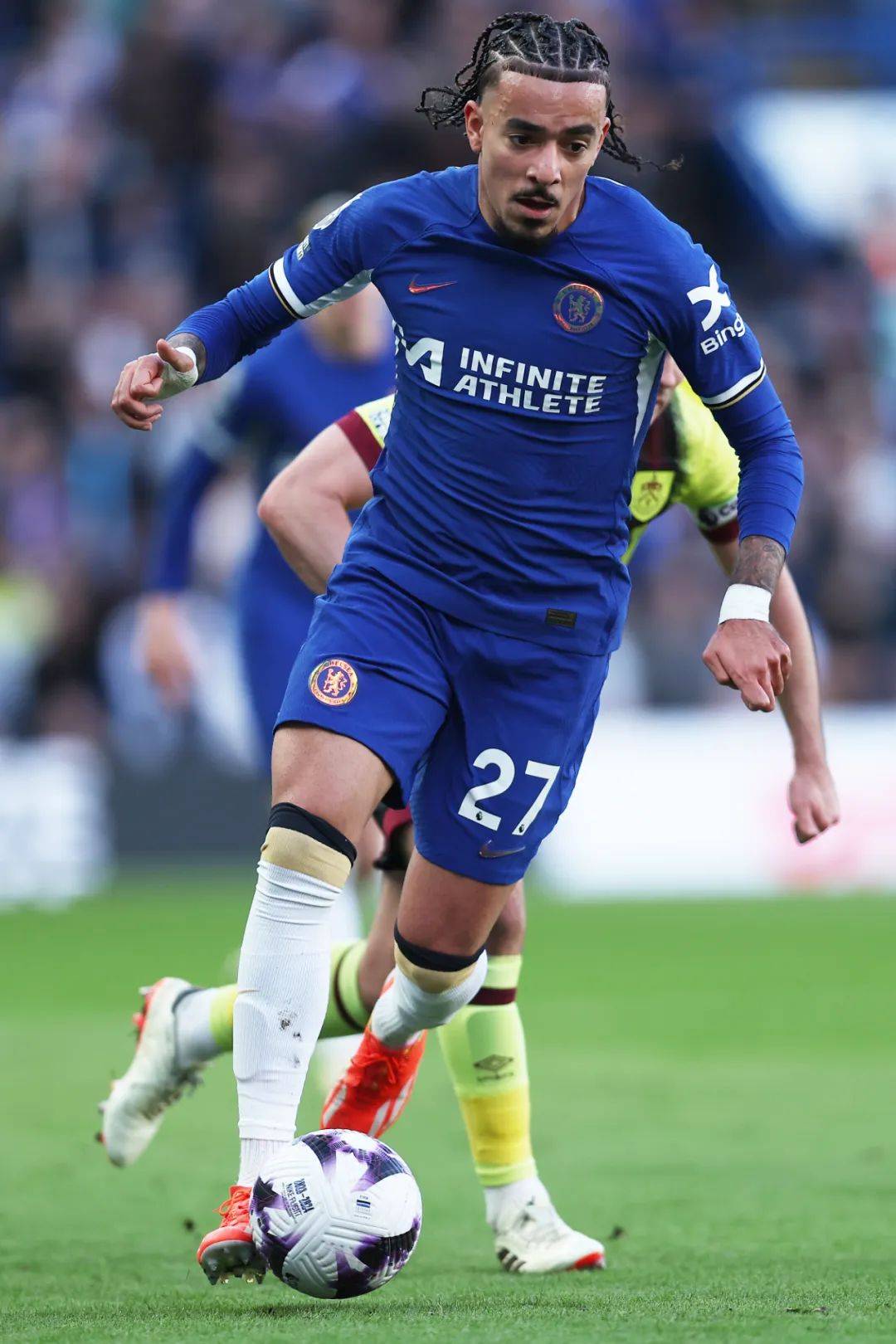 包含伯恩利签下新援，球队实力进一步增强的词条