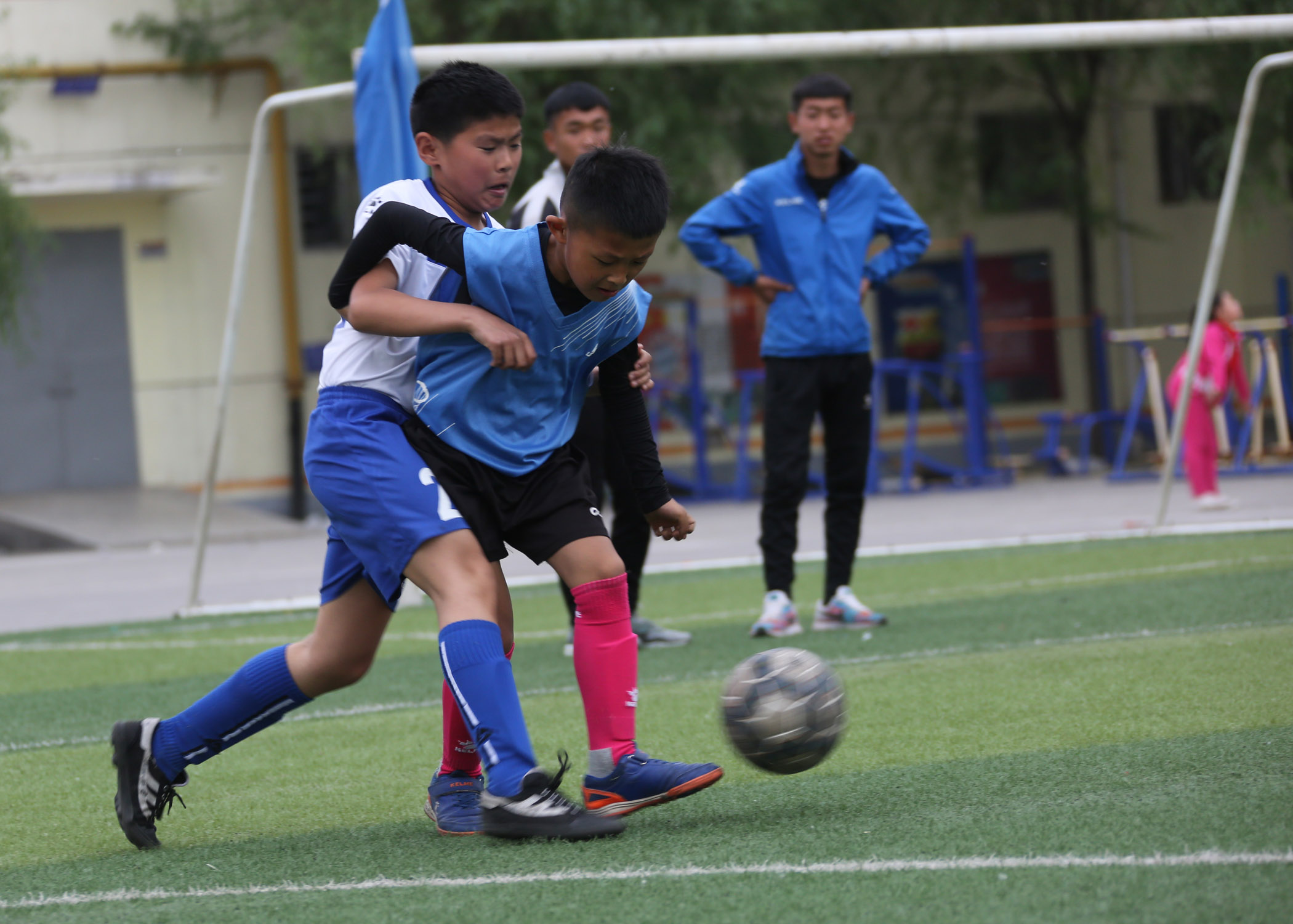 包含文莱队取得比赛胜利，队员斗志昂扬的词条