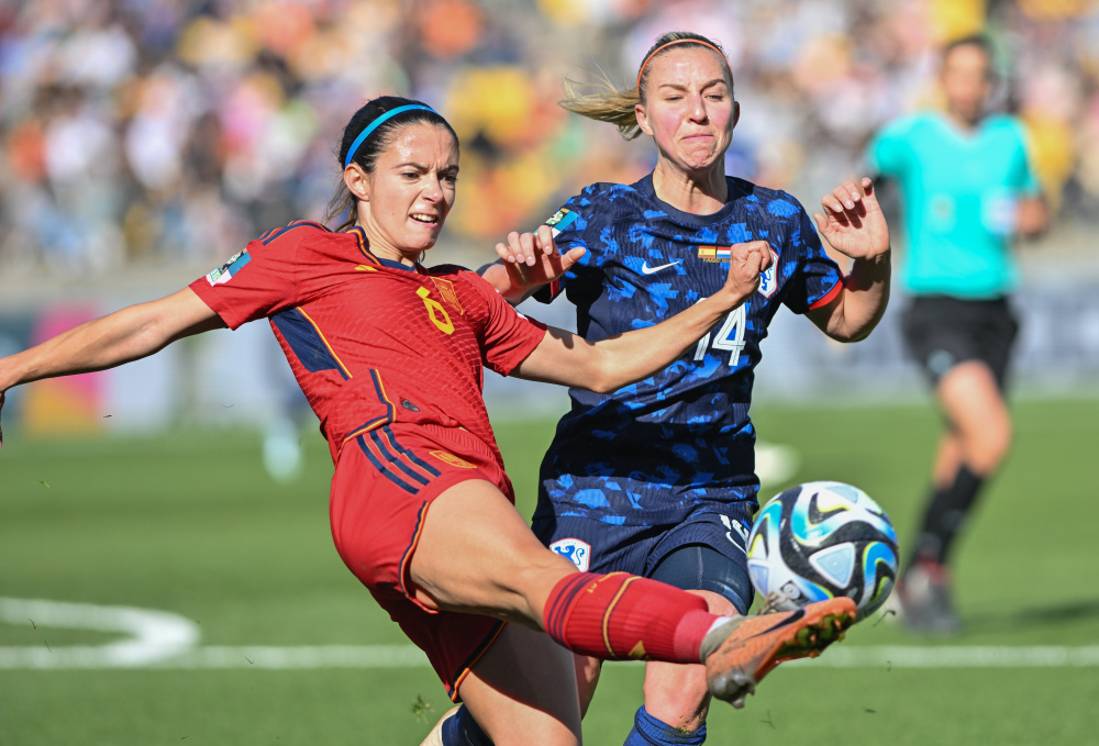 西班牙女足全队努力拼搏，豪取胜利晋级的简单介绍