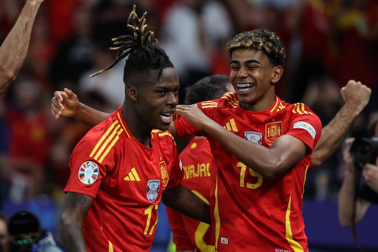 包含西班牙队靠近欧国联半决赛，实力有目共睹的词条