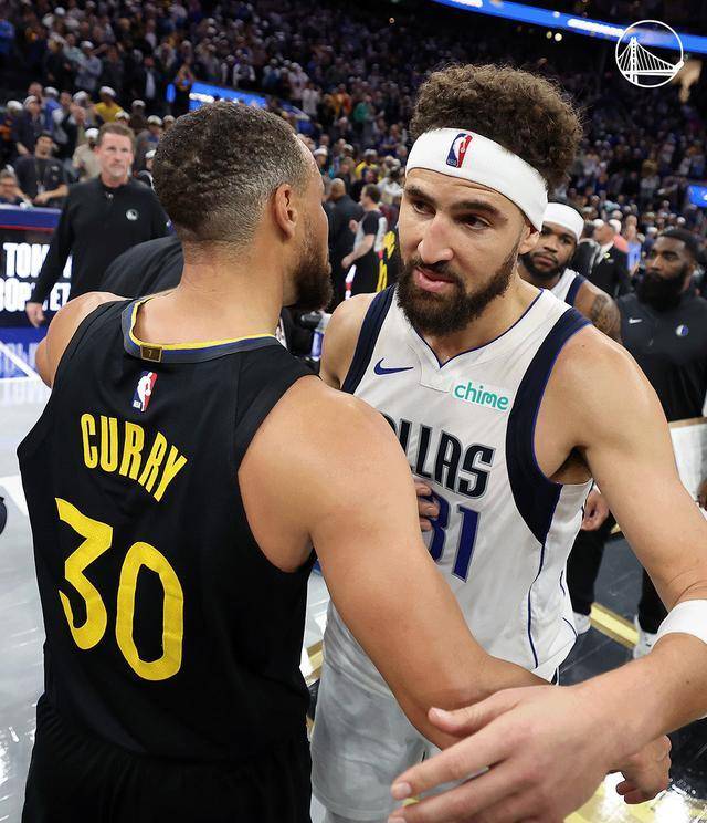 精彩瞬间令人回味：球员表现令人赞叹的简单介绍