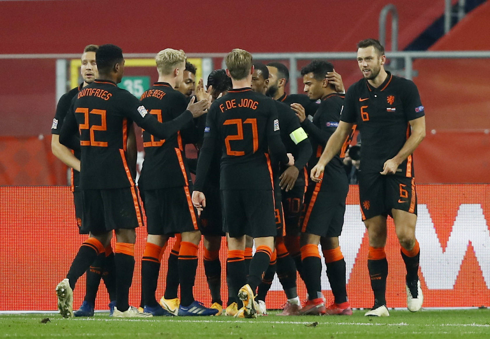 荷兰足球队表现出色，实力逐渐崛起