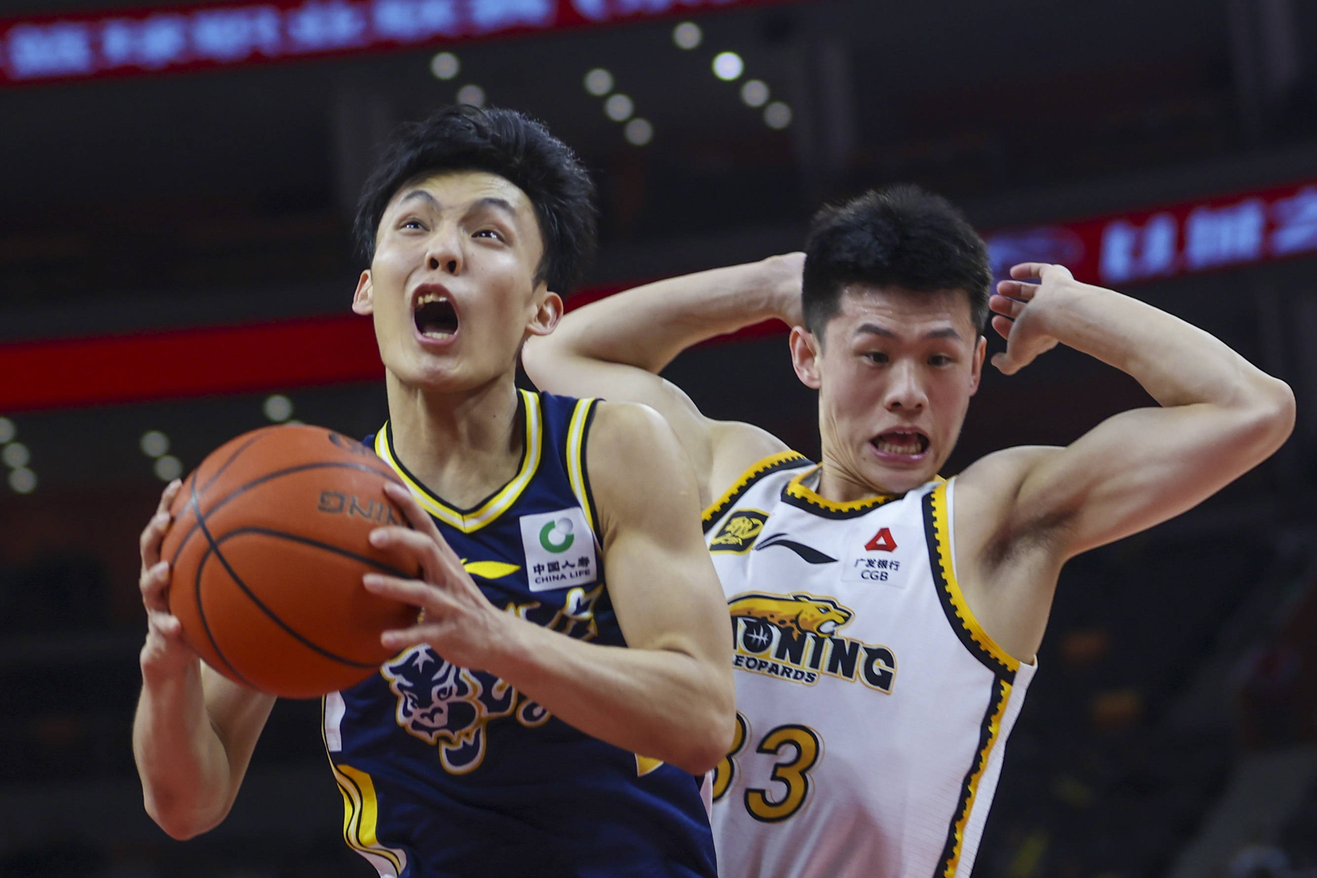 核心球员表现出色，带领球队取得胜利