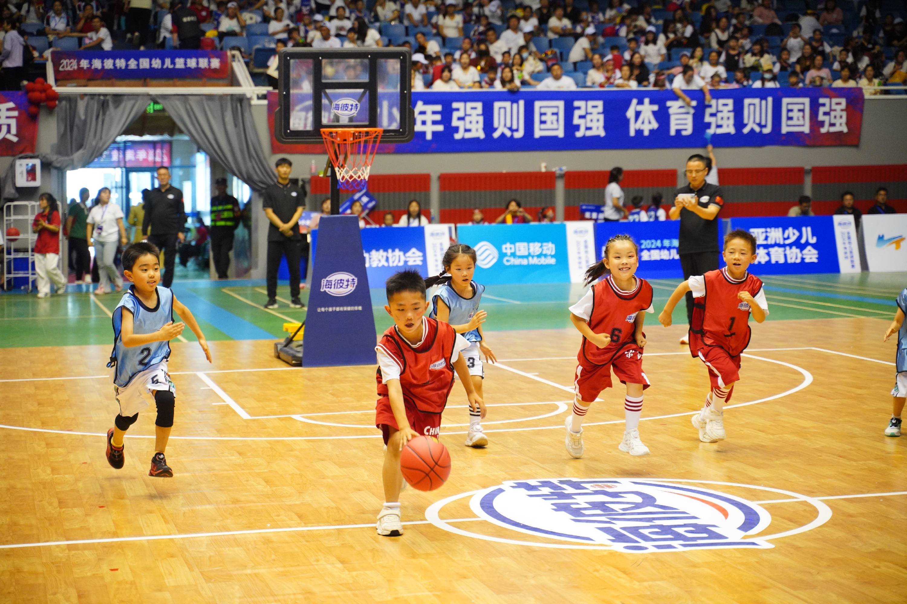 精湛运球技巧比赛中发挥极尽