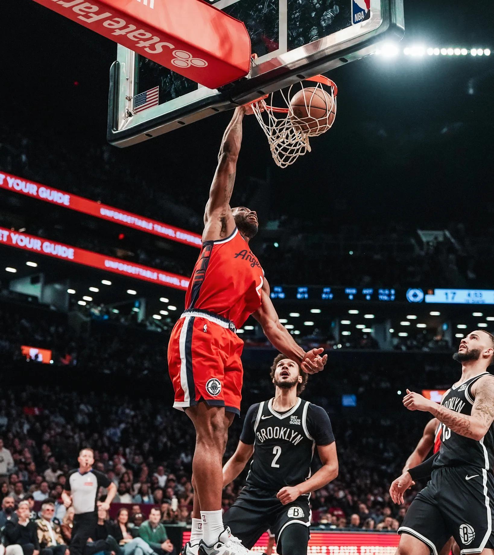 快船大胜马刺，莱昂纳德遇回敬