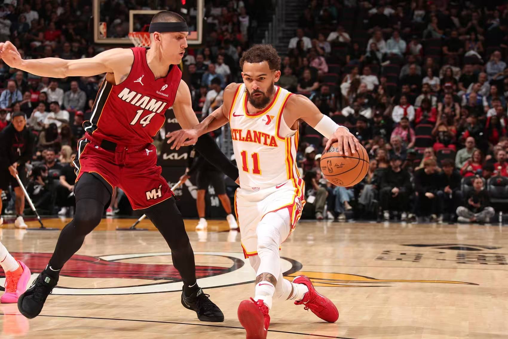 开云体育官网-热火胜出老鹰，赛后戴维斯鼓励队友继续努力的简单介绍