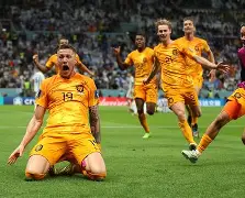 包含罗阿恩球员齐心合作，力争为球队取得好成绩的词条