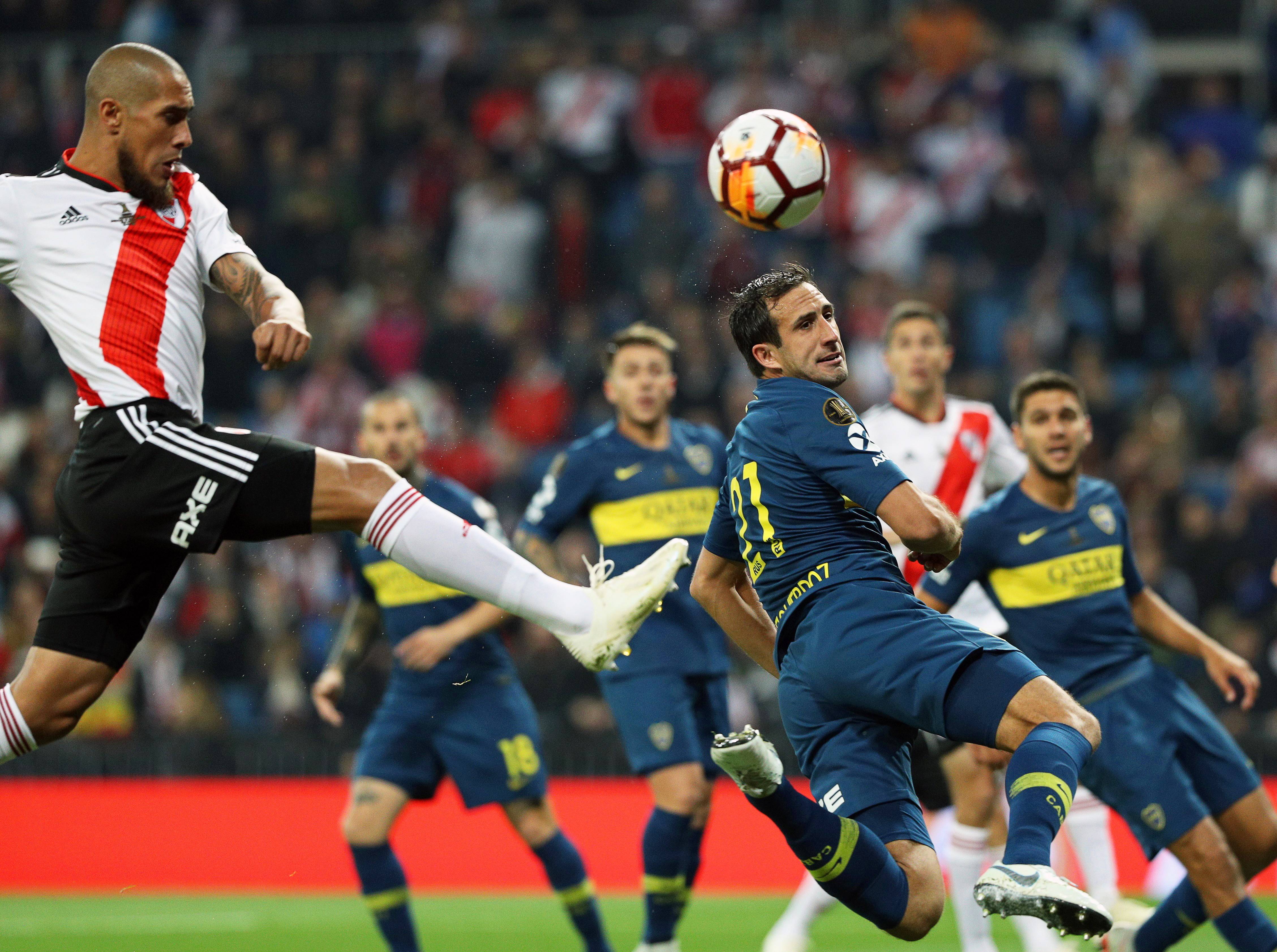 精彩足球对战在欧洲球场上演