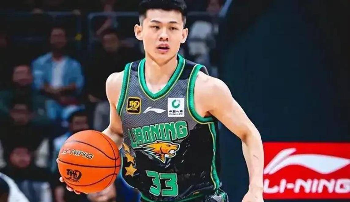 篮球新星崛起，年轻球员成为球队争夺焦点
