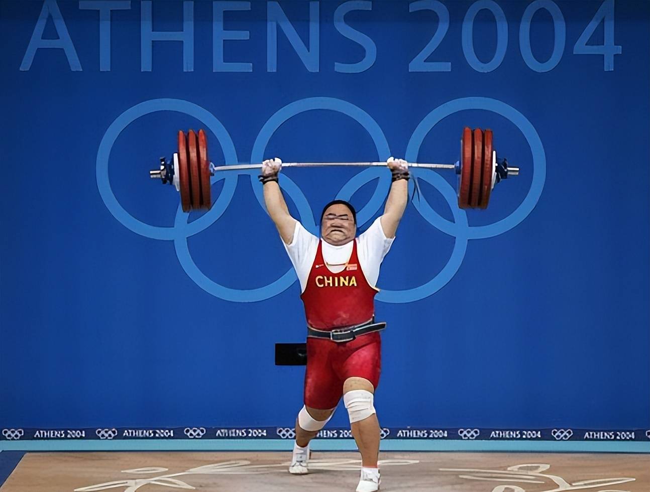 关于瑞典选手刷新男子举重纪录，斩获金牌的信息
