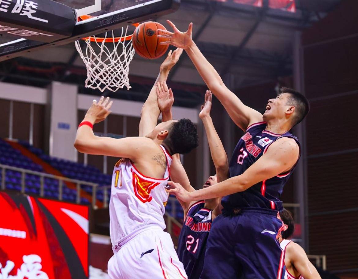 贵州男篮成功逆转比赛，获得胜利