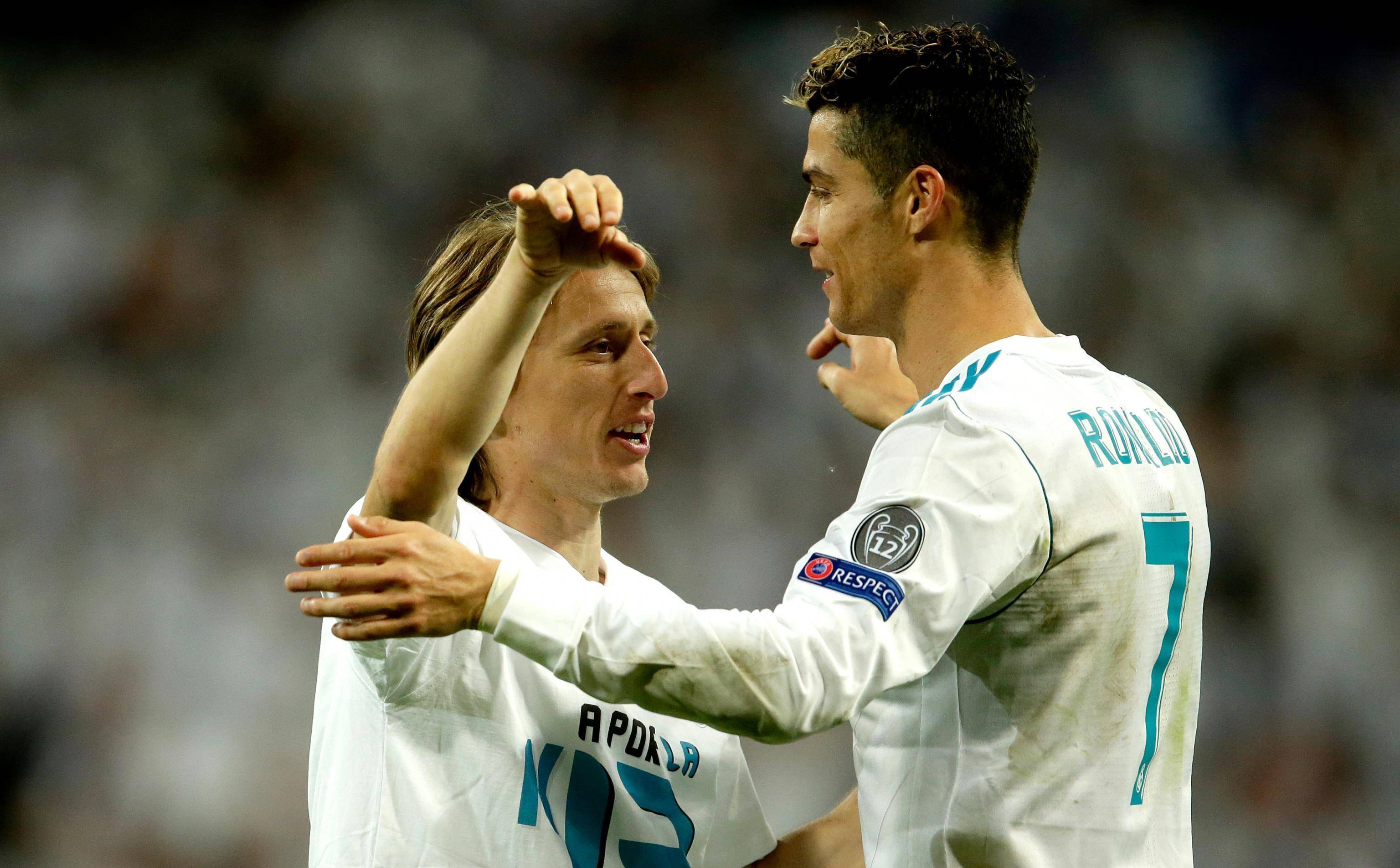 包含皇马冬训集结，C罗重回舍瓦再次掀起青春风暴的词条