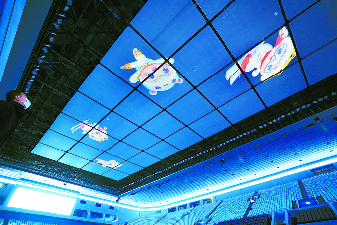 巨型场馆内角逐激烈，势均力敌