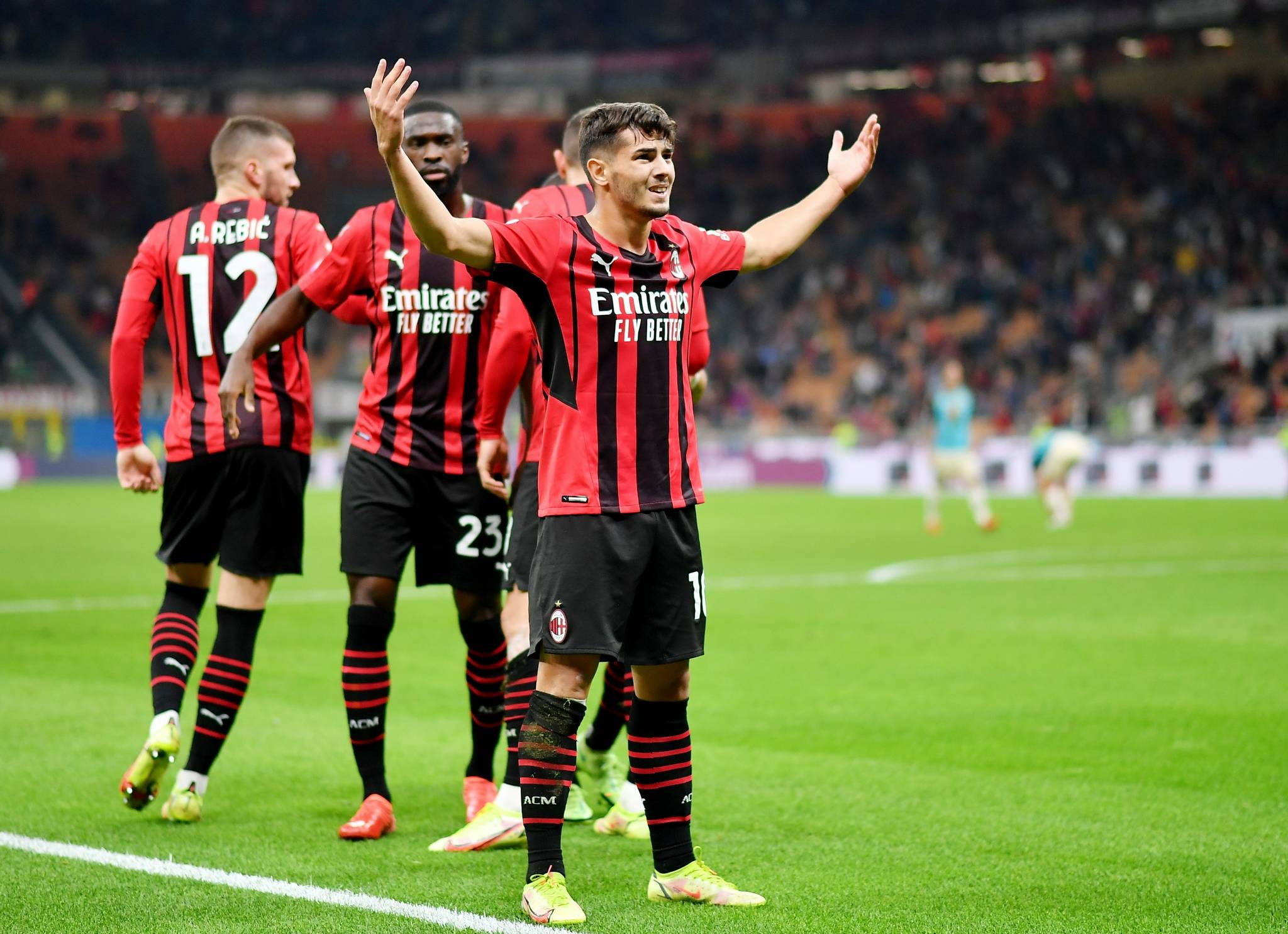 AC米兰战胜一切困难，夺得比赛！的简单介绍