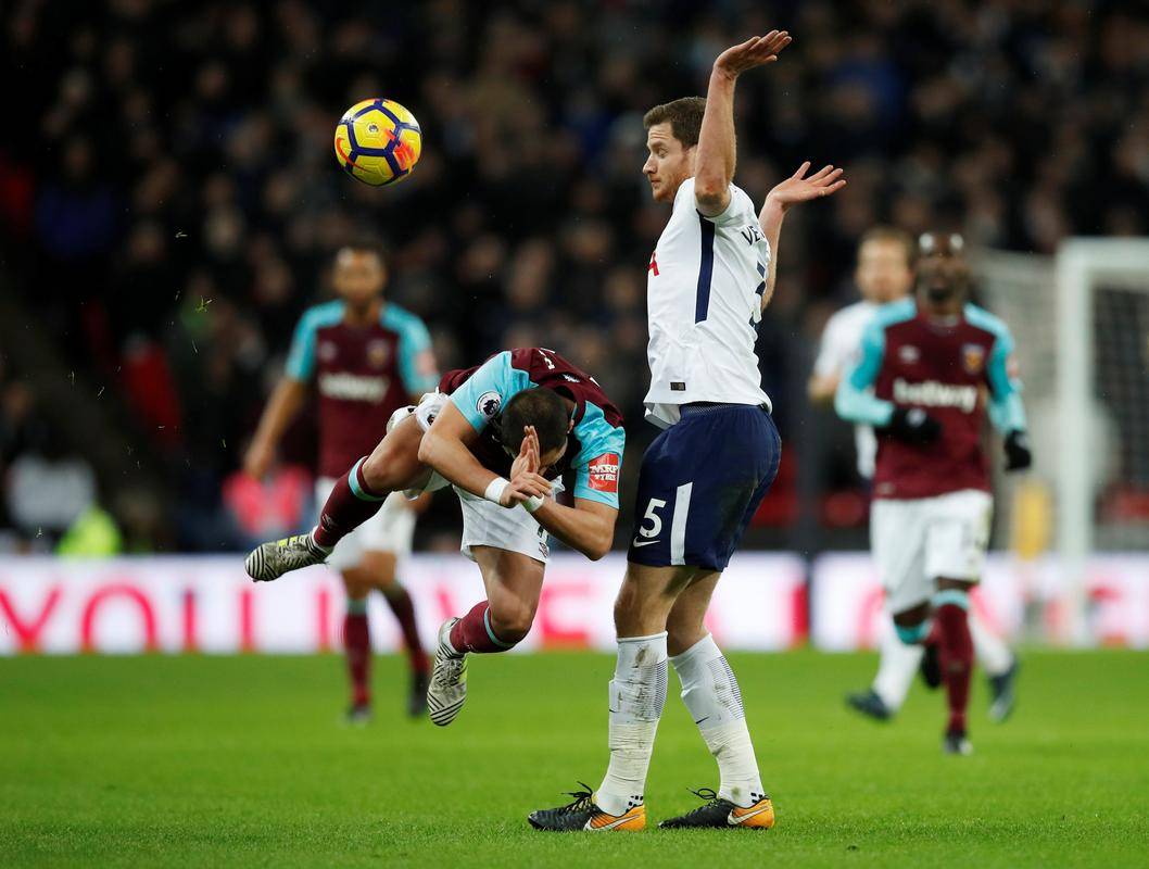 开云体育中国-包含西汉姆主场告捷，保级压力骤减的词条