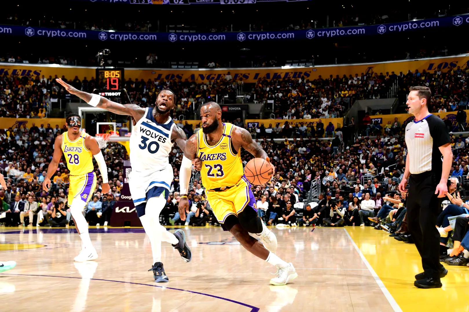 湖人轻松击败对手，实现四连胜