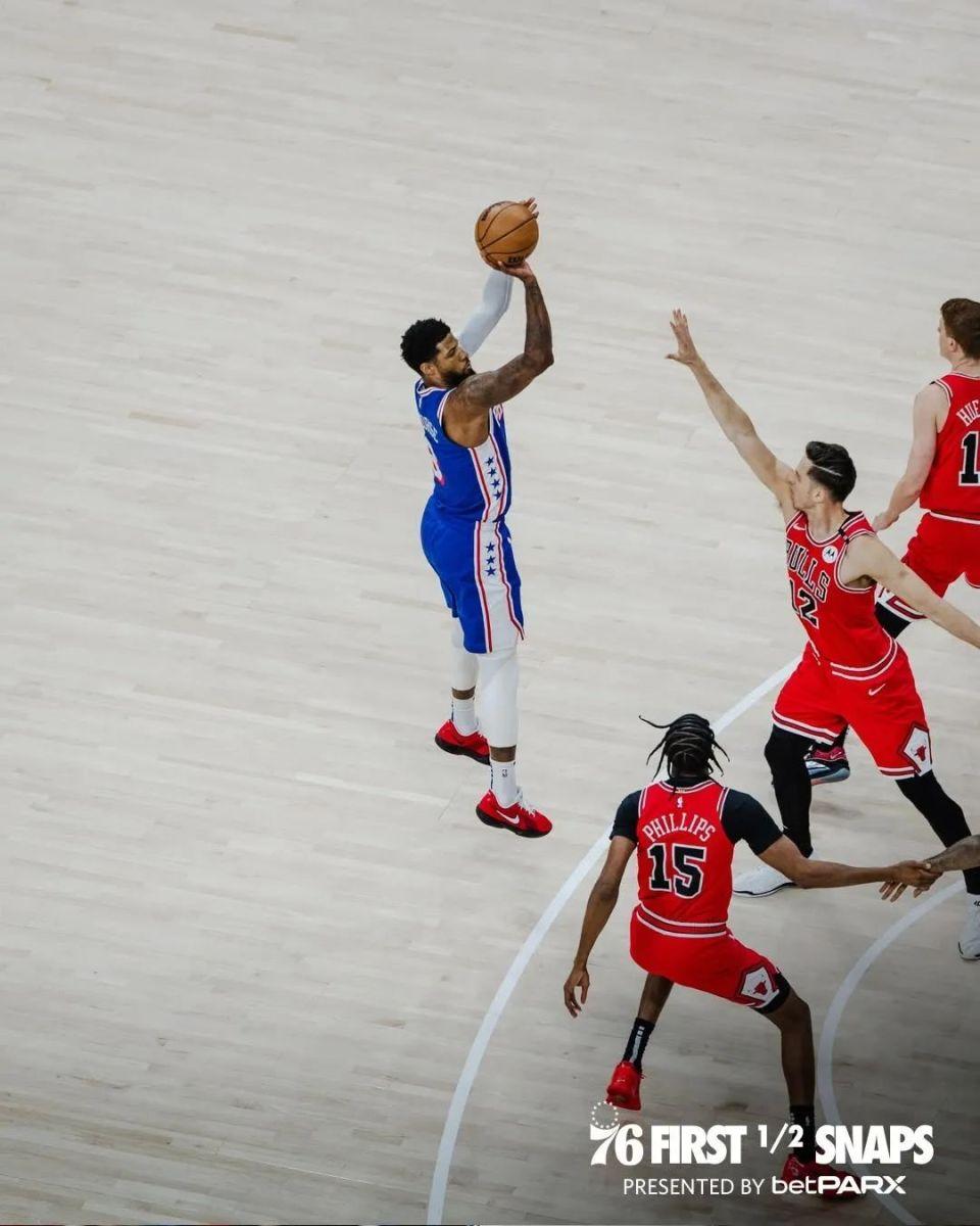 江苏苏宁遭遇连败，争夺季后赛席位岌岌可危