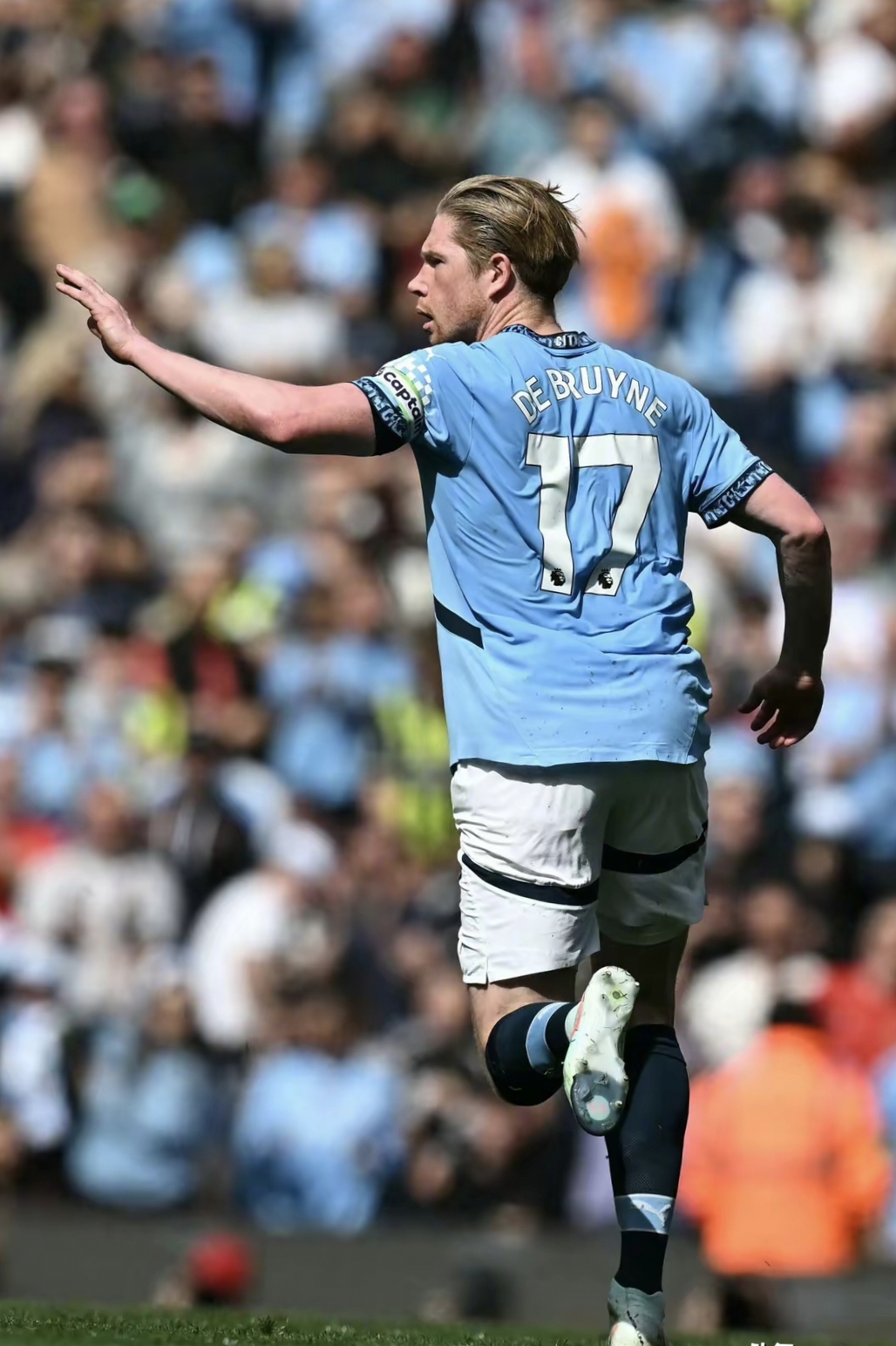 开云体育APP下载-曼城豪取五连胜，夺得联赛亚军宝座