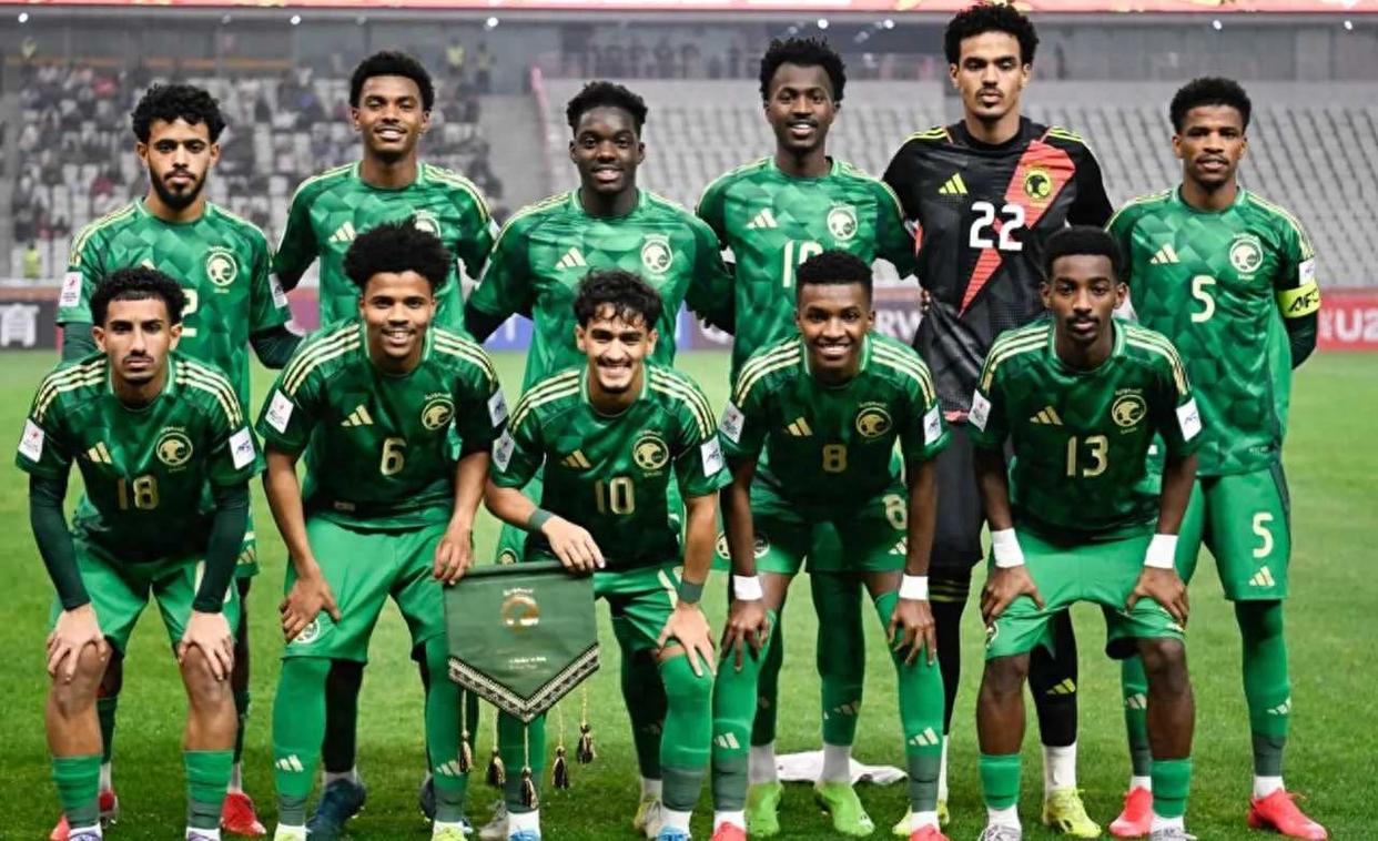 开云体育-澳洲杯收官，澳大利亚队夺得冠军奖杯