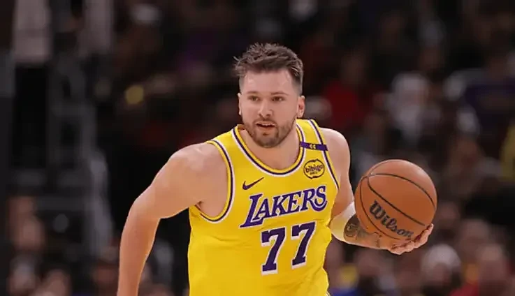 詹姆斯复出前受伤恢复仍需时日，湖人备战重要比赛