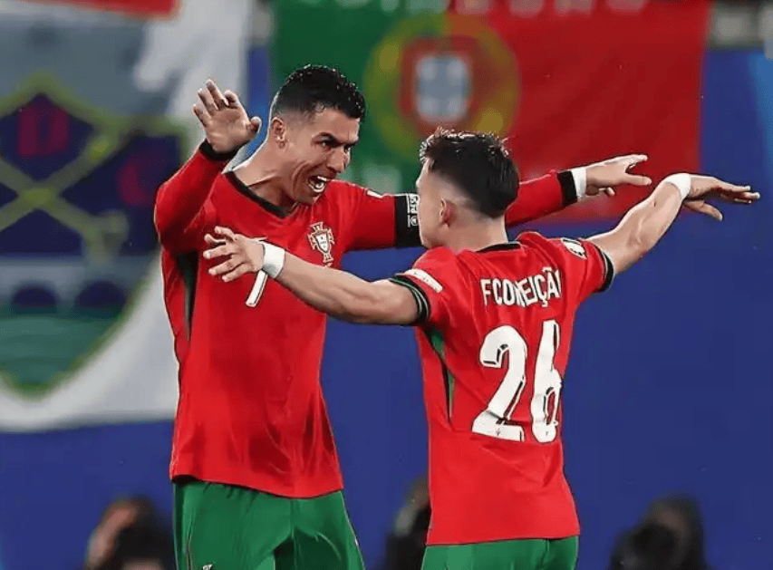 包含德国国家队集中训练防线，欧国杯小组赛备战全方位展开的词条