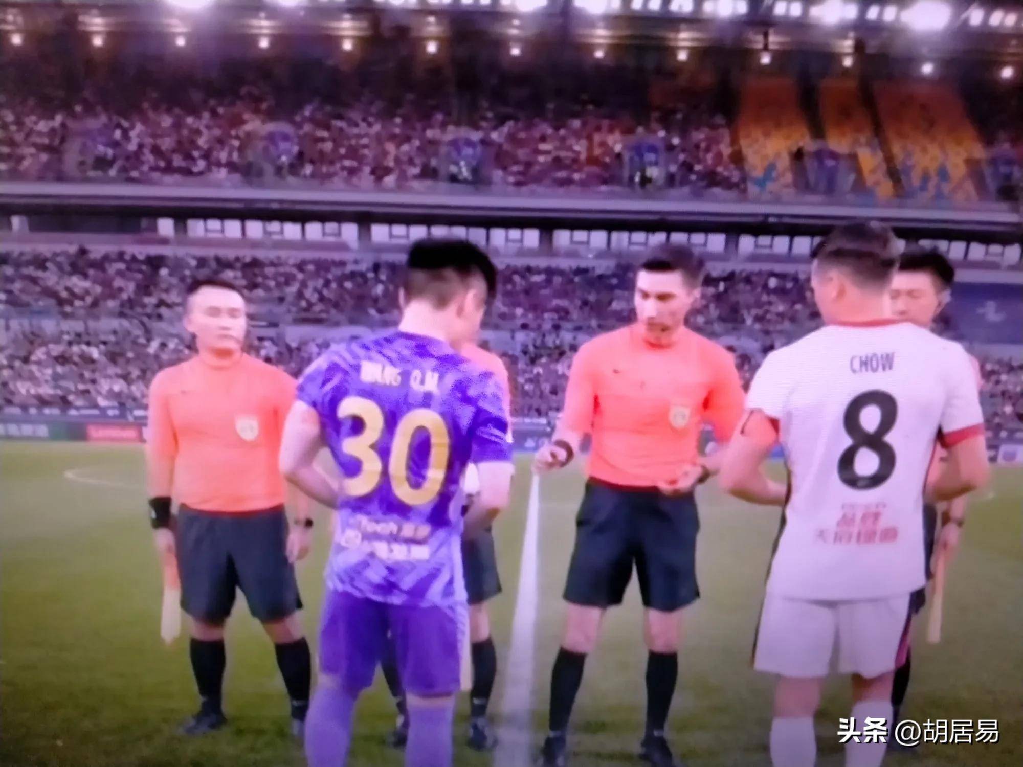 开云体育官网-关于足球俱乐部收购新球员，引起球迷热议的信息