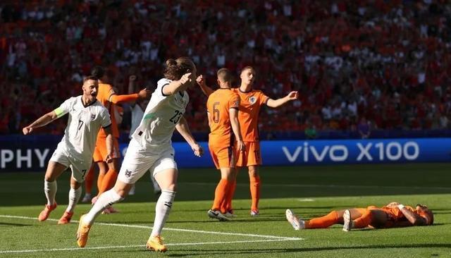 瑞士队在欧锦赛比赛中实现巨大逆袭，晋级