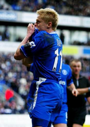 博尔顿遭遇瓶颈，英超表现令人担忧的简单介绍