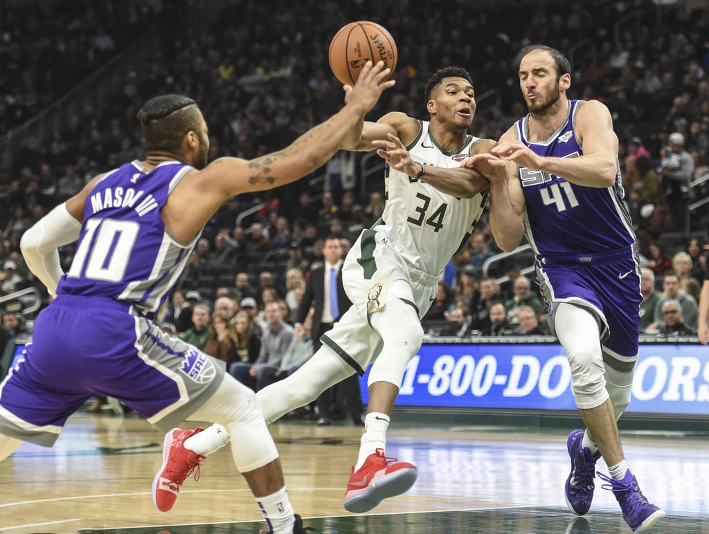 雄鹿大胜国王，取得四连胜