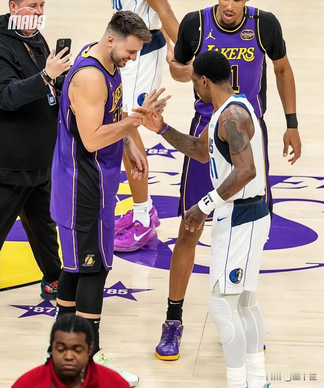 开云体育app-包含独行侠队主场力克湖人队，引发球迷热议的词条