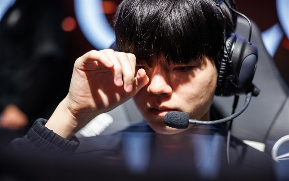 EDG横扫PSG，Viper线上压制力十足顶尖较量八强赛，点燃全场激情的简单介绍