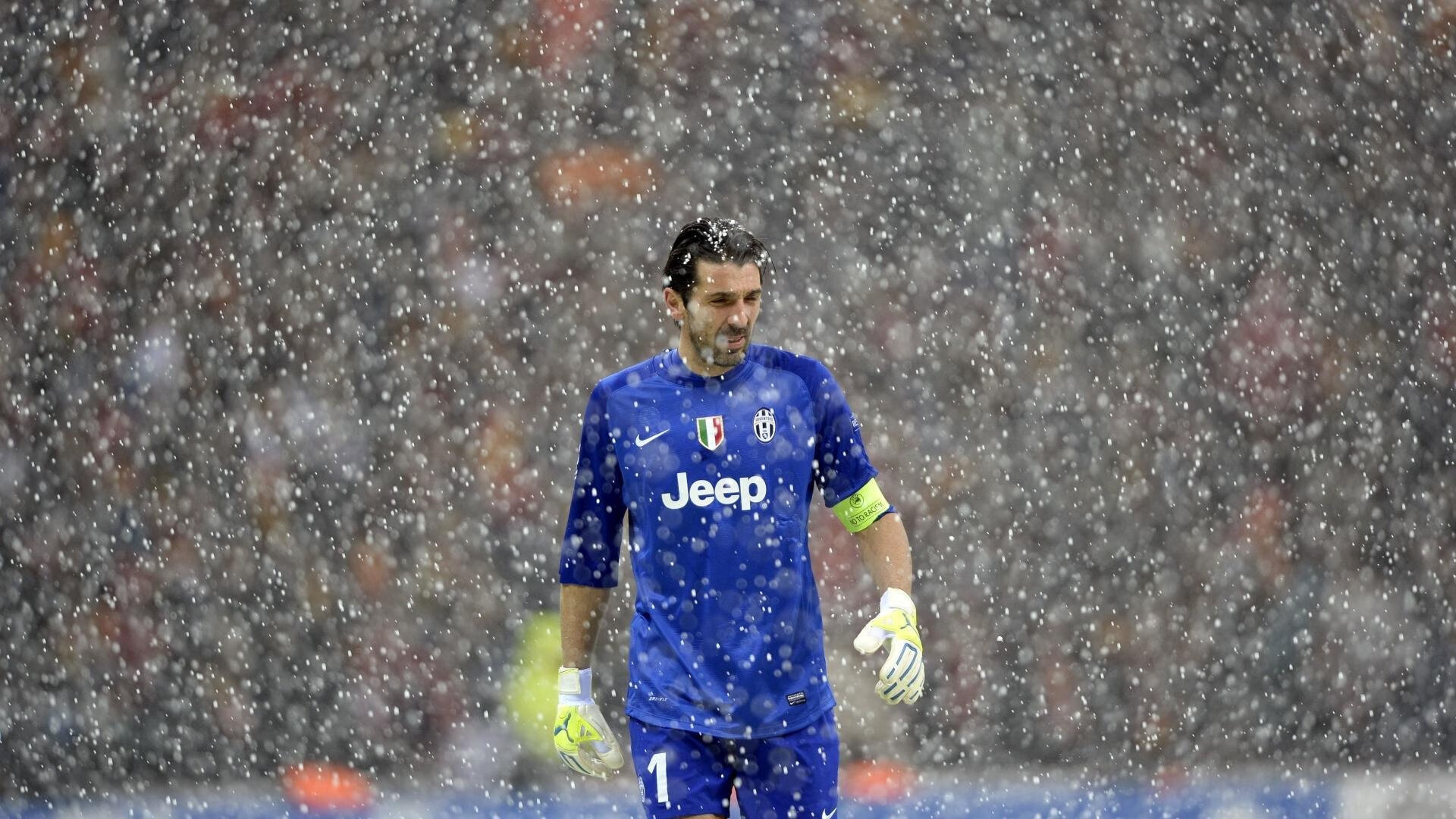 唯一逻辑，当内马尔在场上，足球便拥有了球场纹身师